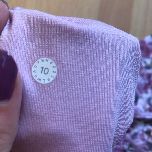 LuluLemon Wunder Under in Blossom Spritz Multi - Picture 2 of 2